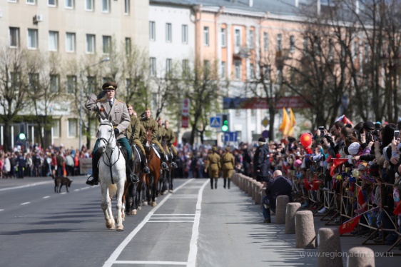 Военный парад в Великом Новгороде. © Фото С. Суфтина с сайта region.adm.nov.ru