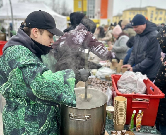 В Боровичах прошли съёмки кулинарного шоу «Вася накормит»