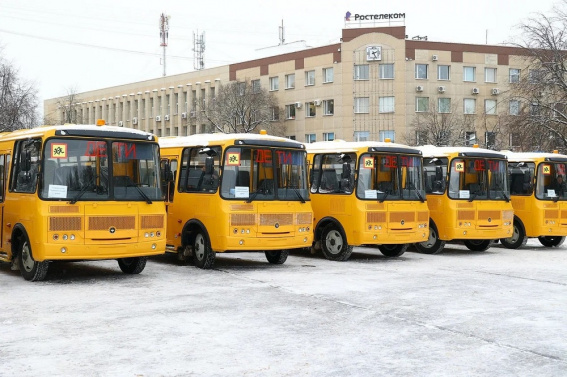 Новгородская область получила 17 новых школьных автобусов