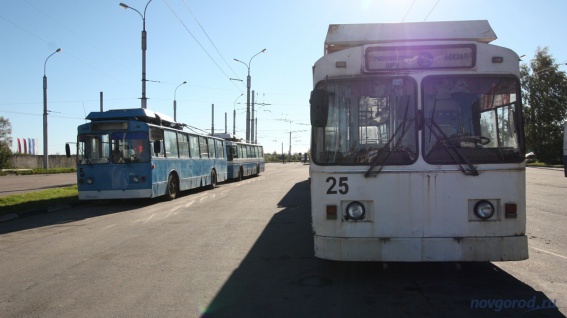 Из-за пассажира без маски троллейбус в Великом Новгороде простоял два часа