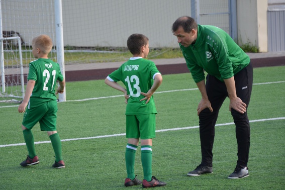 Спортшкола «Электрон» приглашает детей на открытые тренировки по футболу