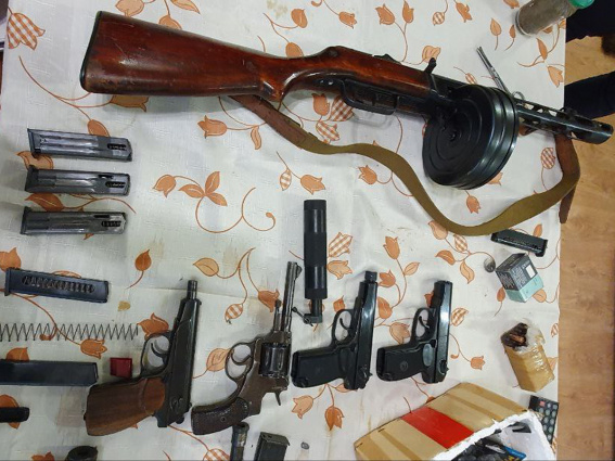 Правоохранители изъяли у рушанина арсенал огнестрельного оружия, которое он изготавливал