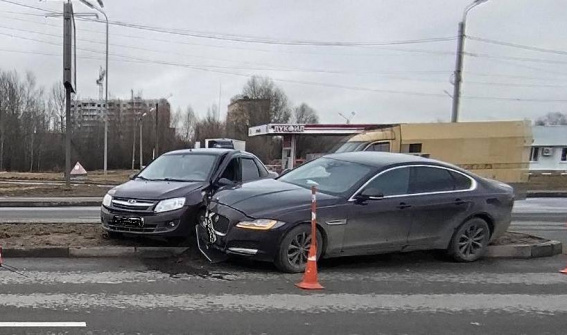 На дорогах Новгородской области за сутки пострадали два человека