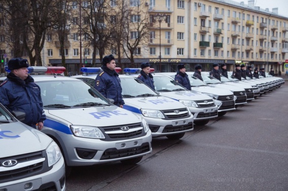 Новгородские полицейские получили 30 новых служебных автомобилей