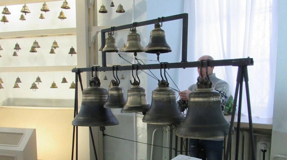 В Музее колоколов в Валдае появилась передвижная звонница