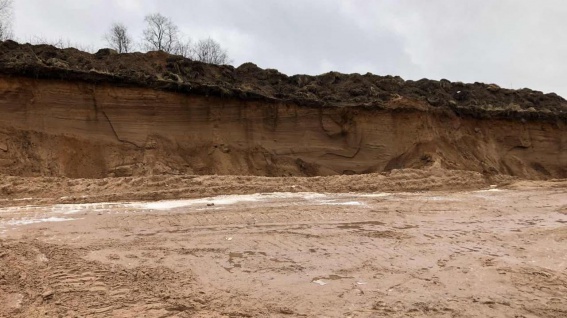 В Новгородской области полицейские выявили незаконную добычу песка в особо крупном размере