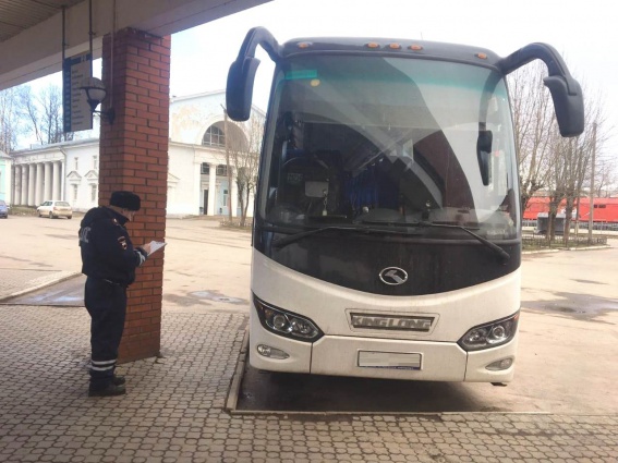 В Старой Руссе водитель автобуса вёз пассажиров в нетрезвом состоянии