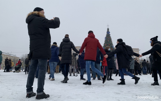 Участников митинга в поддержку Навального оштрафовали за хоровод