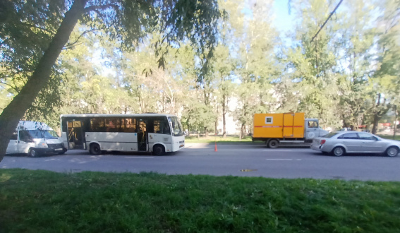 В Великом Новгороде пассажир умер из-за падения в салоне автобуса