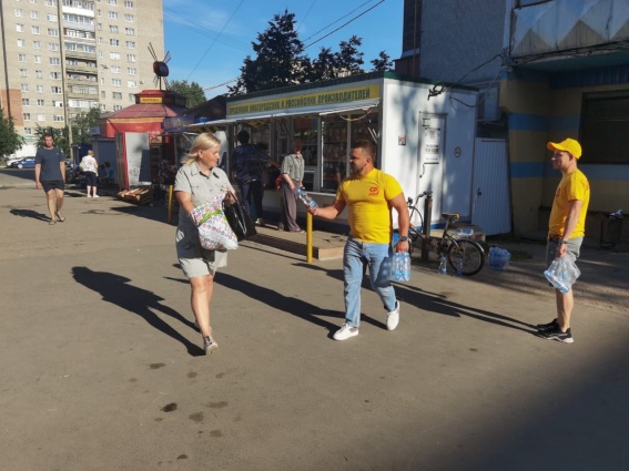 Как Дмитрий Игнатов помогает новгородцам пережить самые жаркие дни лета
