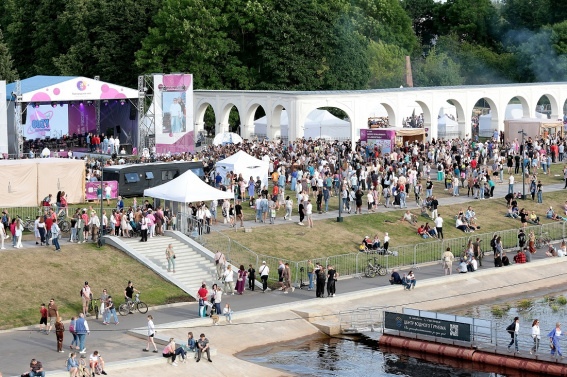 © фестиваль «Виноград» в Великом Новгороде