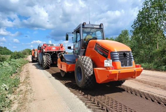 В Солецком округе ремонтируют подъездные дороги к деревням