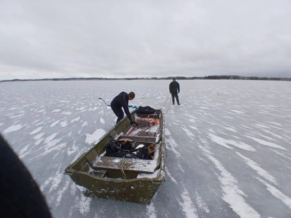 В Волотовском районе водолазы нашли утонувшего мужчину