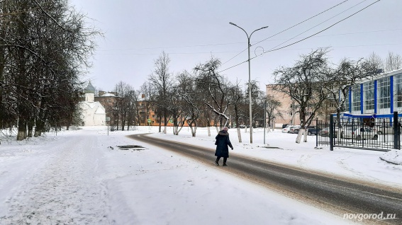 Большая часть жалоб от жителей Великого Новгорода поступает на неубранные тротуары и пешеходные переходы