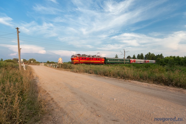 Железнодорожный переезд в деревне Витка. © Фото из архива интернет-портала «Новгород.ру»