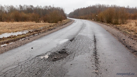 В Новгородской области возобновили движение на размытых участках дорог