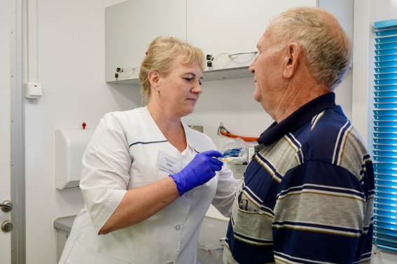 Более 320 жителей Солецкого округа приняли врачи мобильной бригады