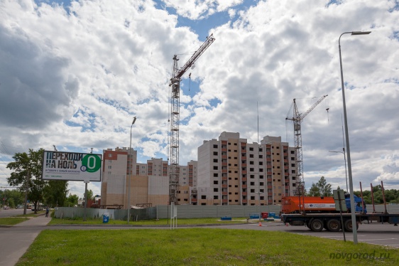Строительство дома на улице Большой Санкт-Петербургской ведет компания "Су-5". 
