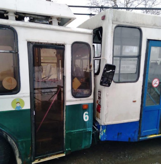 При столкновении троллейбусов в Великом Новгороде пострадали три человека