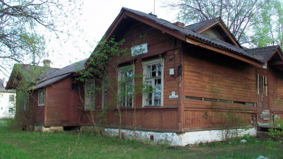 Бывшее здание железнодорожного вокзала в Крестцах. © ojkumena, wikimapia.org
