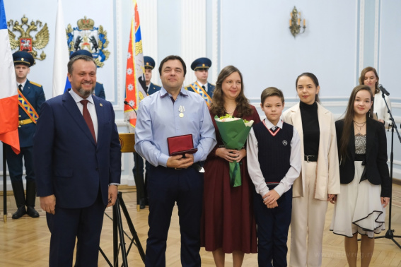 В День Конституции 30 жителей Новгородской области получили награды