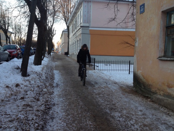 Новгородцы: тротуары почти не посыпают песком