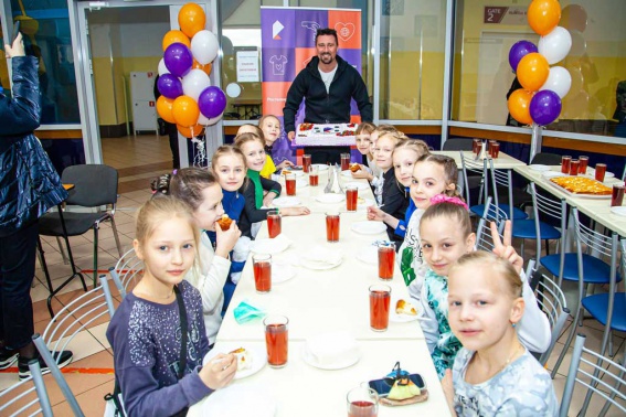 «Ростелеком» в Великом Новгороде провел «Звездную дорожку» для юных фигуристов