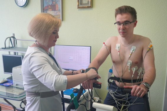 В отделении диагностики Новгородской областной больницы появился новый аппарат для велоэнергометрии