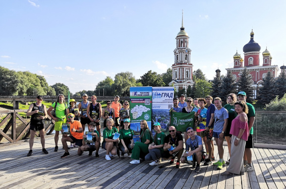 20 любителей бега приняли участие в 100-километовой эстафете от Великого Новгорода до Старой Руссы