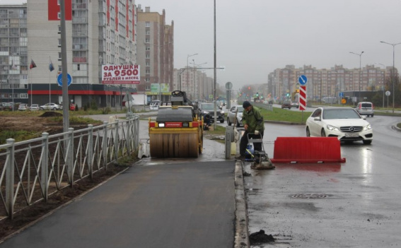 На участке в конце улицы Псковской в Великом Новгороде восстановили дорожное полотно и тротуар
