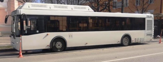 В Великом Новгороде женщина получила травму, упав в салоне автобуса