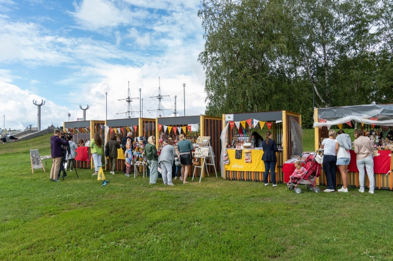 В Великом Новгороде работает ярмарка изделий самозанятых