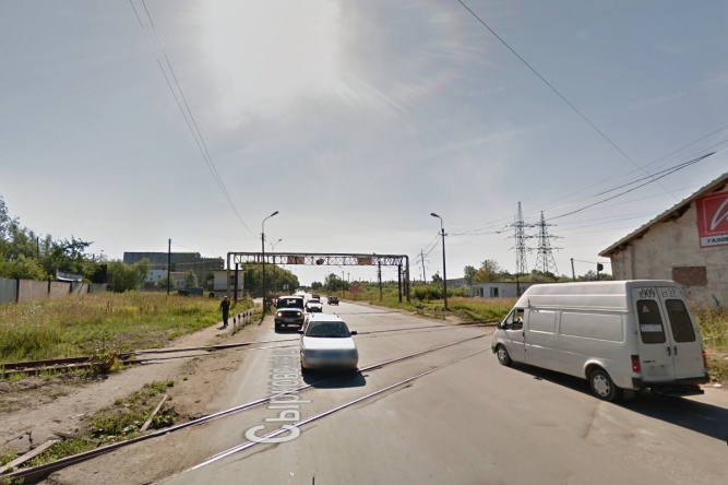 Переезд на перекрёстке улицы Рабочая и Сырковского шоссе. © Google maps