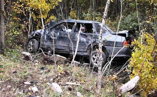 За сутки в Новгородской области два водителя съехали в кювет. Один скончался