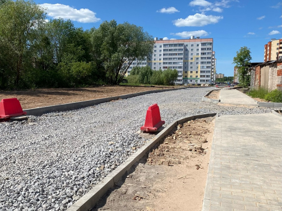 В микрорайоне «Ивушки» в Великом Новгороде продолжается строительство недостающих участков дороги