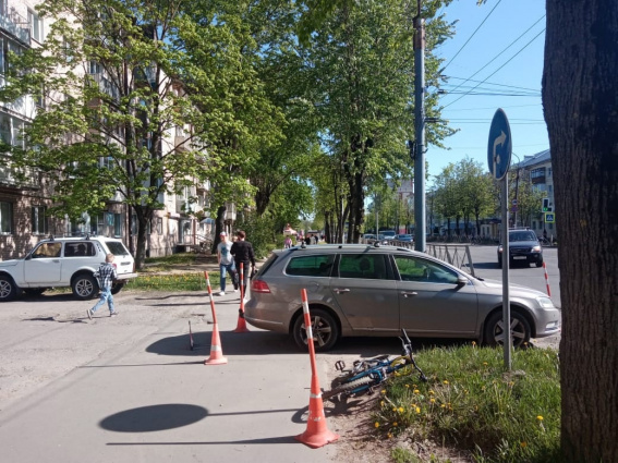 В Великом Новгороде сбили двоих детей — пешехода и велосипедиста