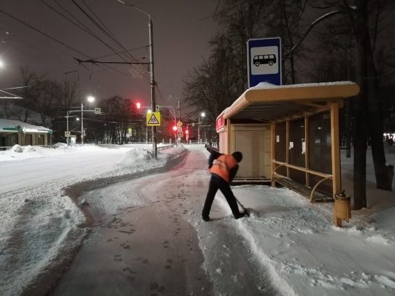 Подрядчики обещают убрать снег с дорог до конца недели