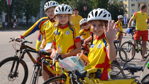 К праздничному велопараду в Великом Новгороде присоединились москвичи и псковичи