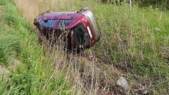 В Новгородском районе нетрезвый водитель съехал в кювет и опрокинул Daewoo Matiz