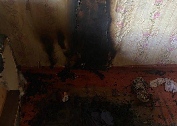 В Боровичах сосед спас мать и ребенка от огня