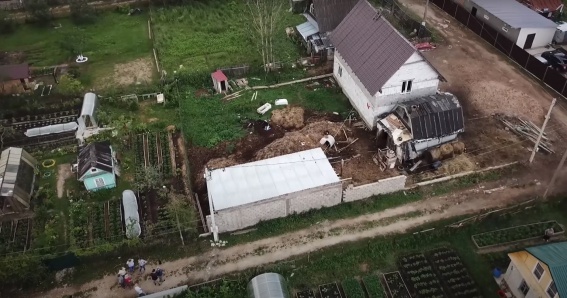 Скотный двор в дачном посёлке: как «Зелёные» помогают жителям решить многолетнюю проблему
