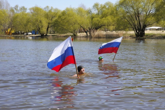 В честь Дня народного единства новгородские моржи устроят заплыв с флагами