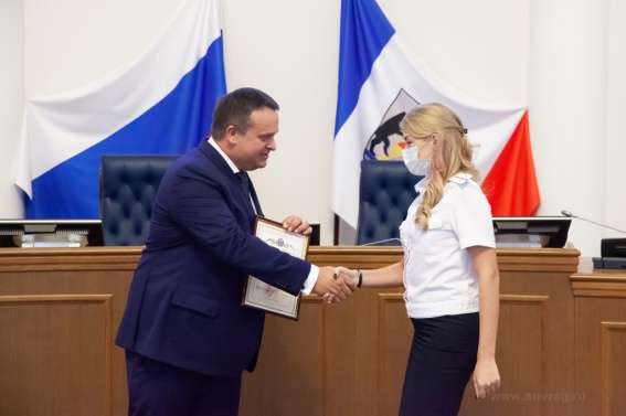 В День государственного флага Андрей Никитин вручил награды жителям региона
