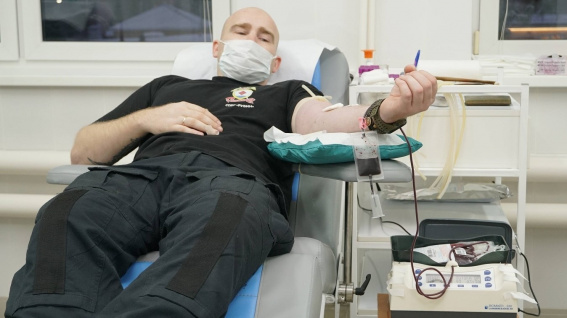 Новгородские росгвардейцы сдали более шести литров донорской крови
