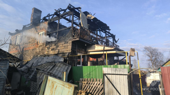 В Великом Новгороде горел частный жилой дом