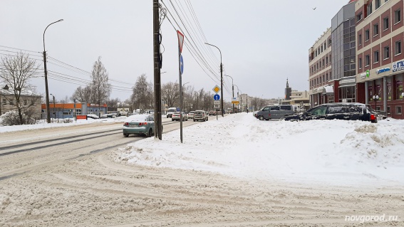 Вице-мэра Великого Новгорода оштрафовали за ненадлежащую организацию уборки улиц от снега и наледи