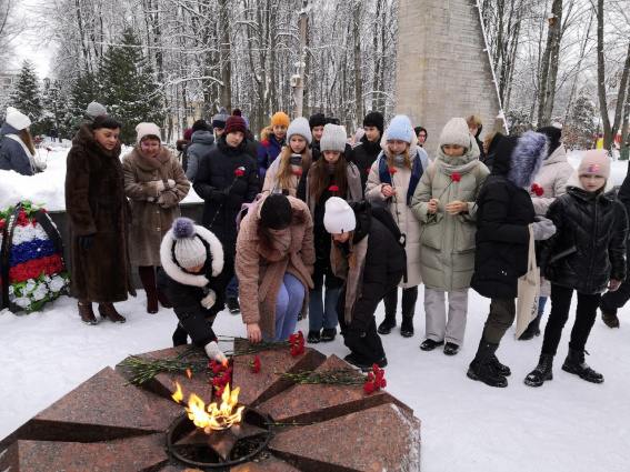 На митинге в Старой Руссе назвали имена 23 бойцов, возвращённых поисковиками из безызвестности