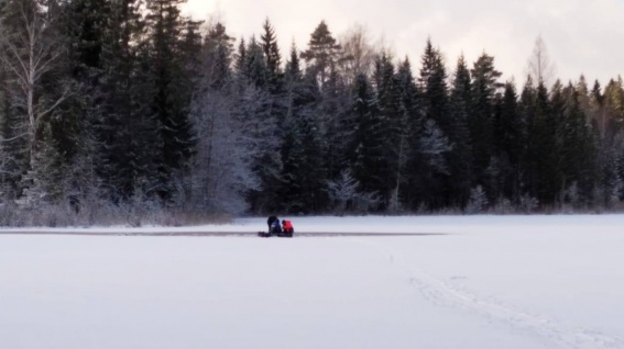 В Новгородской области нашли тела мужчин, провалившихся под лёд на снегоходе