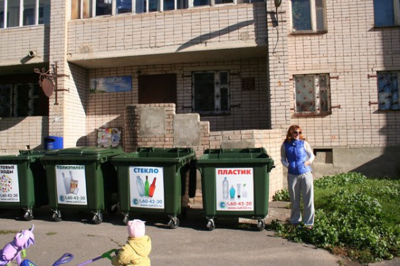 Баки для раздельного сбора мусора. © Фото участников акции "Раздельный сбор"