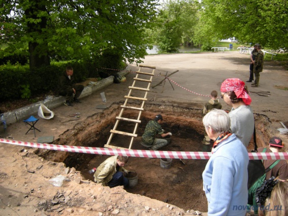 Археологи: Установка стелы «Город воинской славы» на набережной Рыбаков в Старой Руссе невозможна